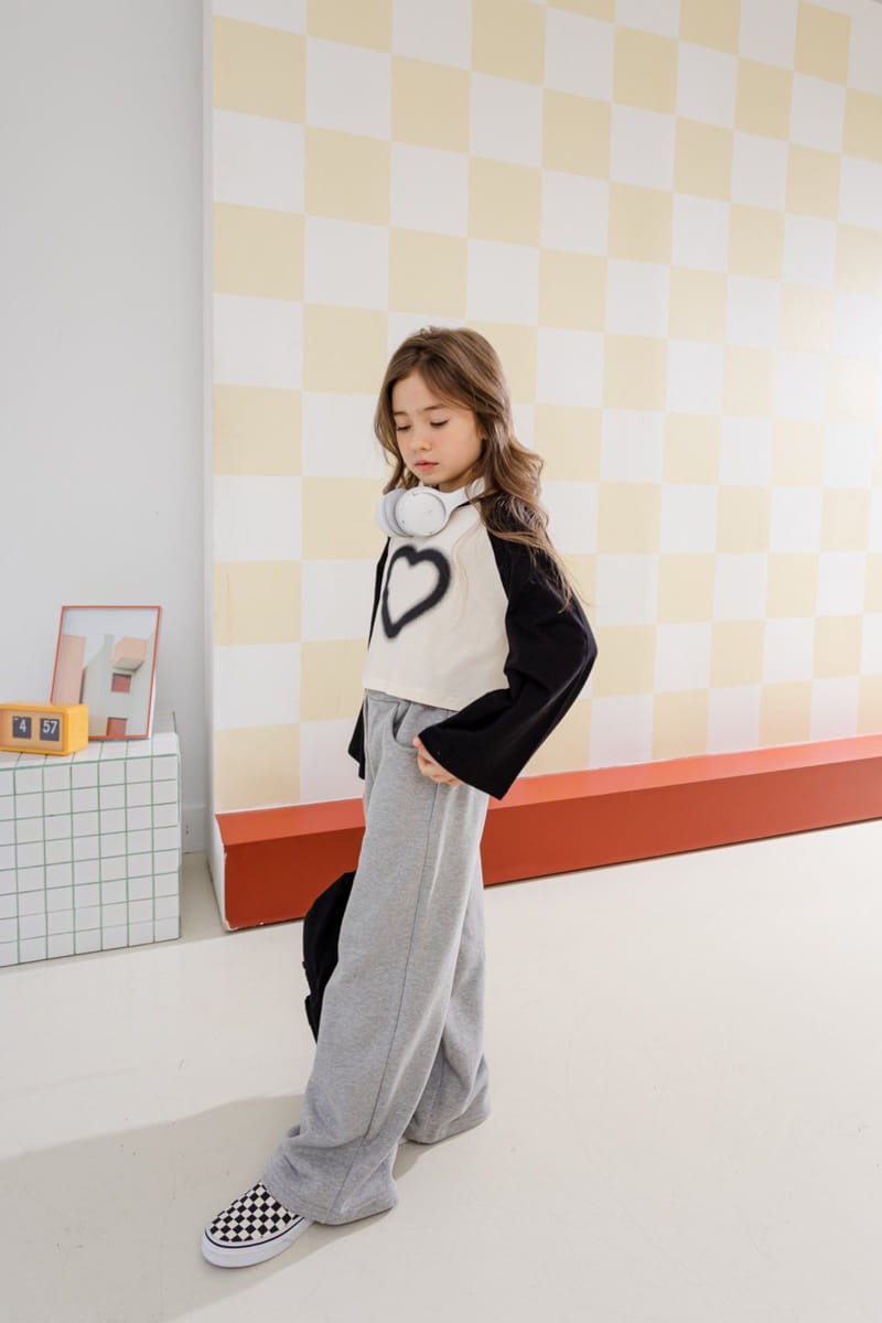 Dore Dore - Korean Children Fashion - #childofig - Heart Raglan Crop Sweatshirt - 12