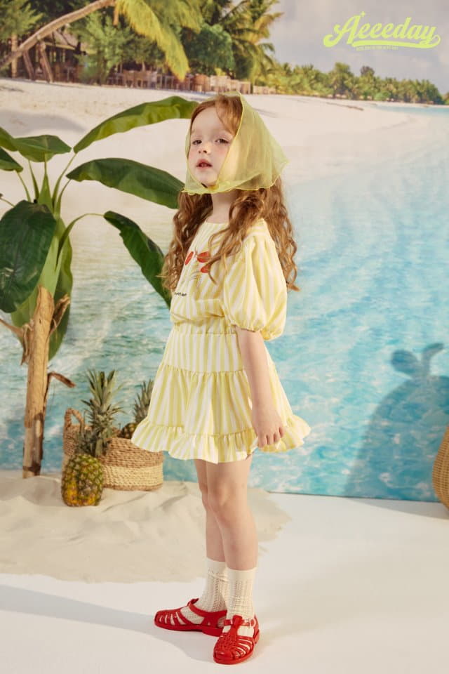 Aeeeday - Korean Children Fashion - #prettylittlegirls - Tulip Stripes Top Bottom Set - 8