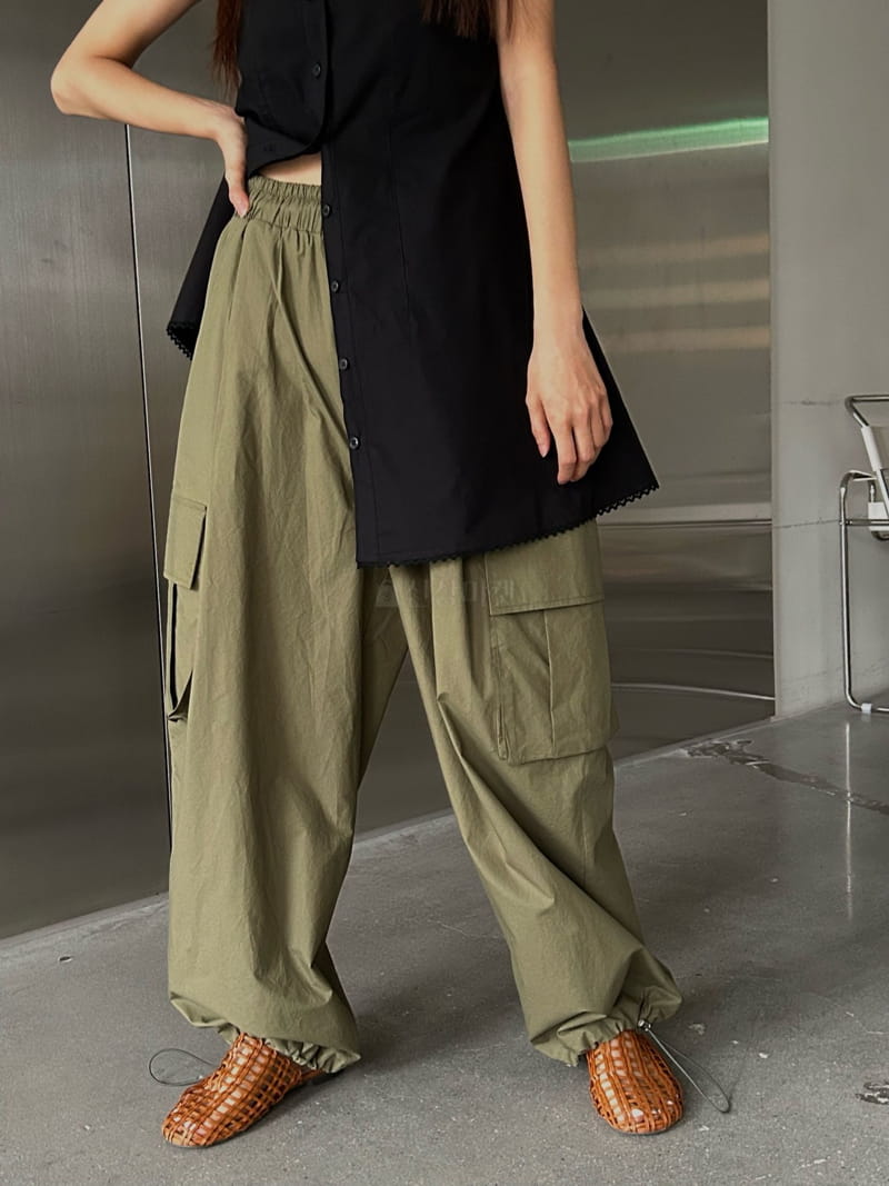 Buckle - Korean Women Fashion - #momslook - Balloon Cargo Pants - 2