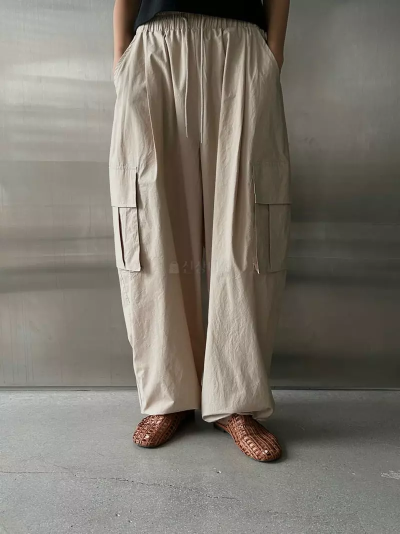 Buckle - Korean Women Fashion - #restrostyle - Balloon Cargo Pants - 9