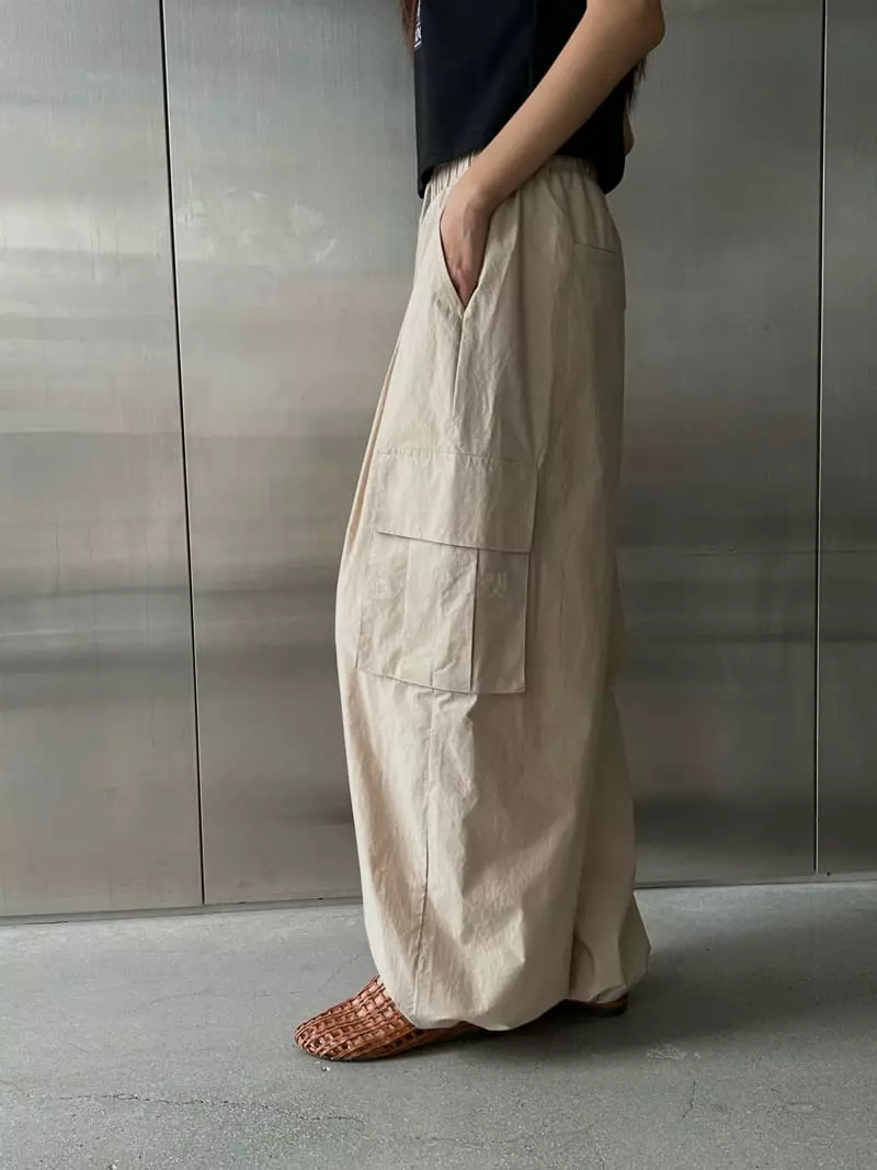 Buckle - Korean Women Fashion - #romanticstyle - Balloon Cargo Pants - 10