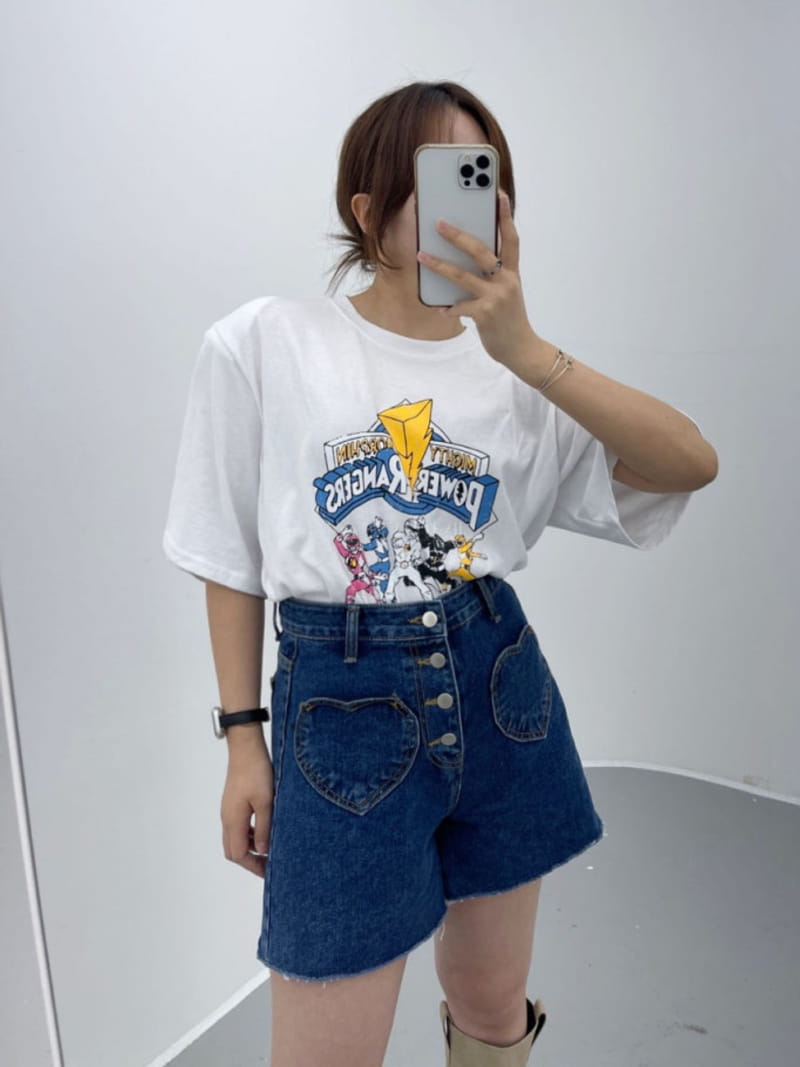 Credito - Korean Women Fashion - #momslook - Heart Pocket Denim Shorts - 2