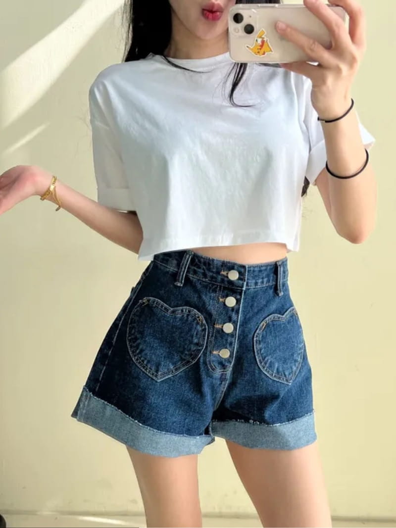 Credito - Korean Women Fashion - #womensfashion - Heart Pocket Denim Shorts - 7