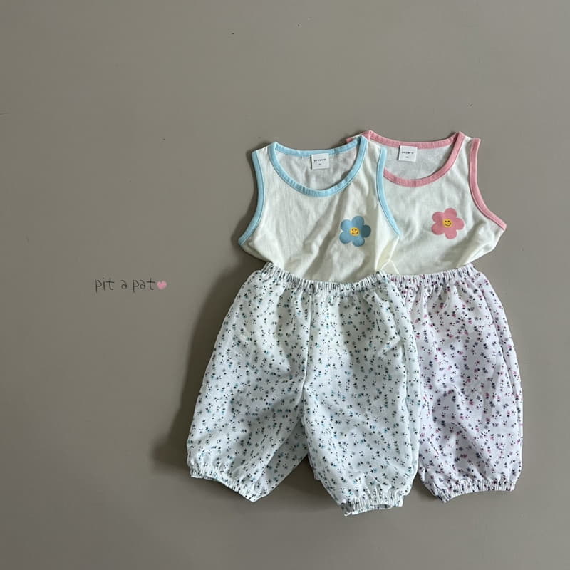 Pitapat - Korean Children Fashion - #kidsstore - Smile Flower Sleeveless Top Bottom Set - 3