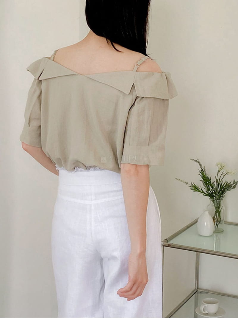 1st Gi - Korean Women Fashion - #shopsmall - Marron Blouse - 2