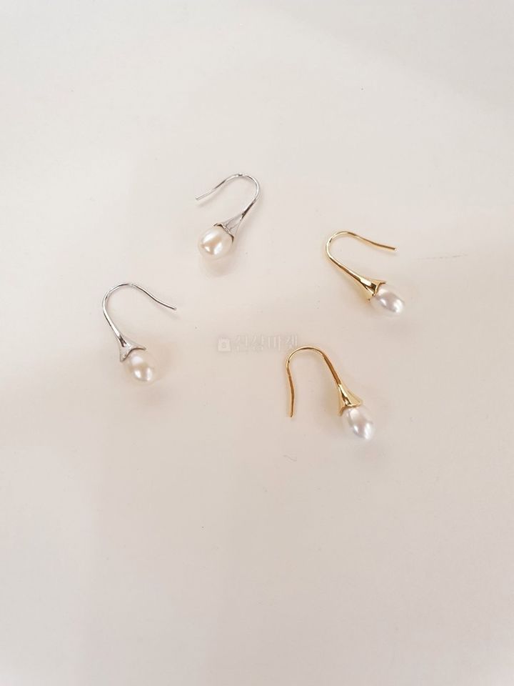 Silver Circle Pearl Earring