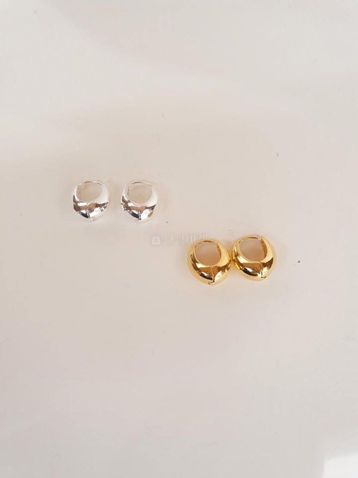 Silver 18 Earring