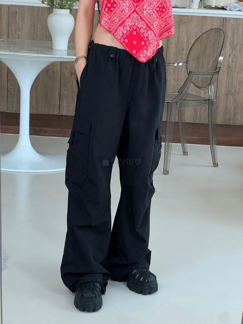 Bricklane - Korean Women Fashion - #womensfashion - Dotdo Cargo Pants - 4