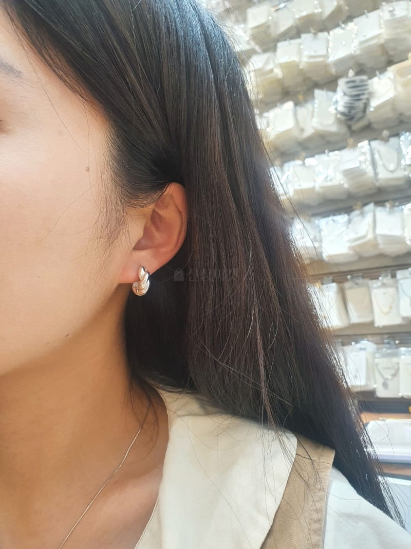 Cabinet - Korean Women Fashion - #womensfashion - Silver Rule Twist Earring - 4