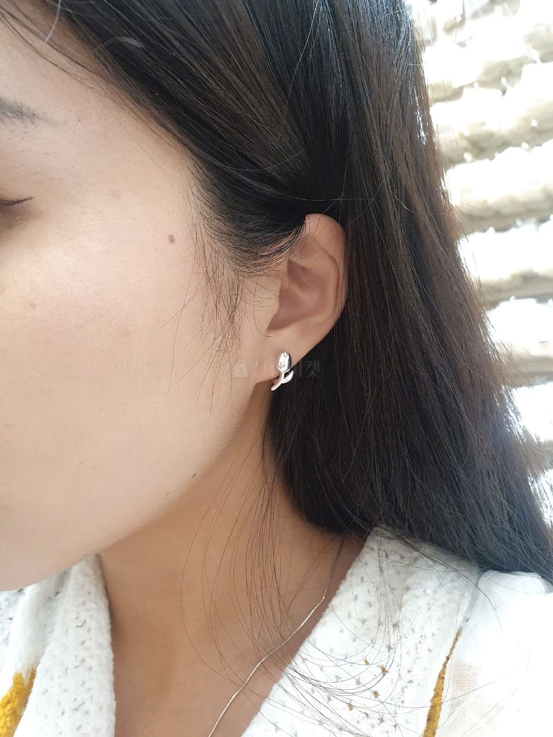 Cabinet - Korean Women Fashion - #restrostyle - Silver (Silver) Tulip Flower Earring - 3