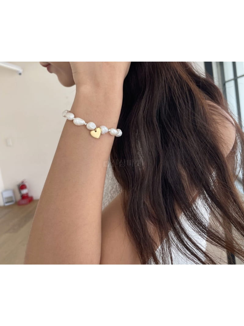 Cabinet - Korean Women Fashion - #restrostyle - Silver Heart Big Pearl Bracelet - 2