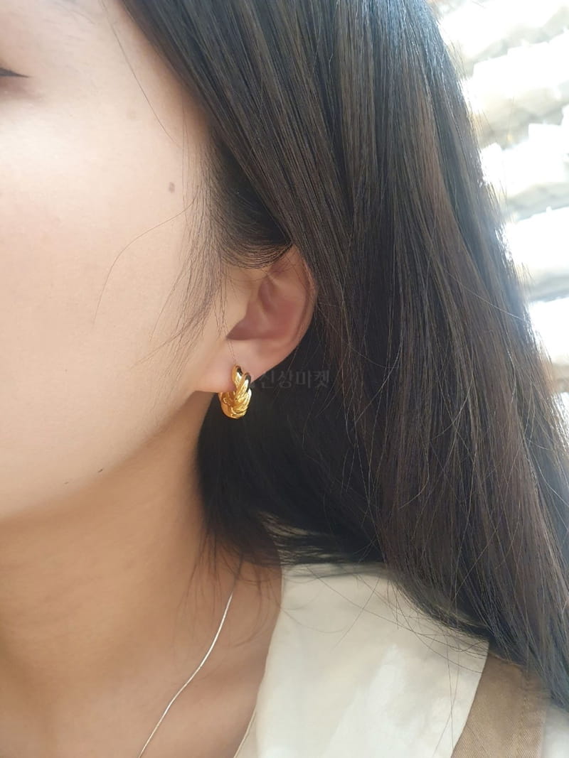 Cabinet - Korean Women Fashion - #womensfashion - Silver Rule Twist Earring - 5