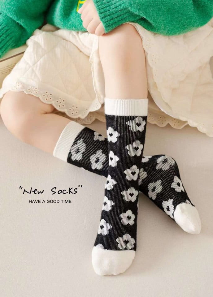 G Flower - Korean Children Fashion - #littlefashionista - Black Flower Knee Socks - 2