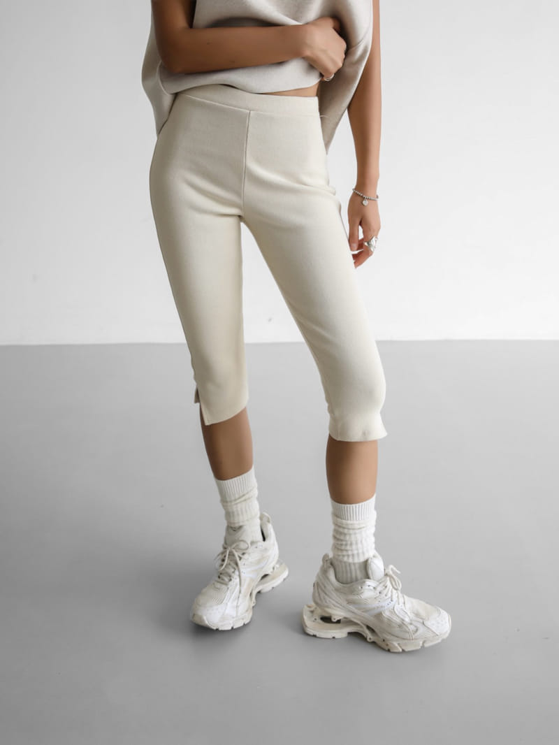 Paper Moon - Korean Women Fashion - #womensfashion - Slit Detail Half Leggings Pants - 4