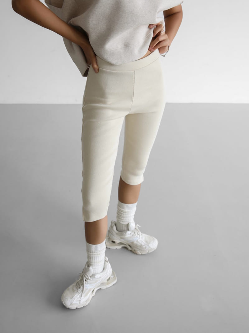 Paper Moon - Korean Women Fashion - #womensfashion - Slit Detail Half Leggings Pants - 3