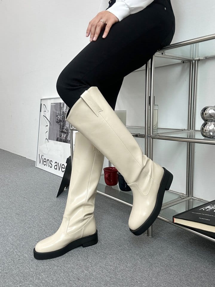 Golden Shoe - Korean Women Fashion - #momslook - 561 Boots - 2