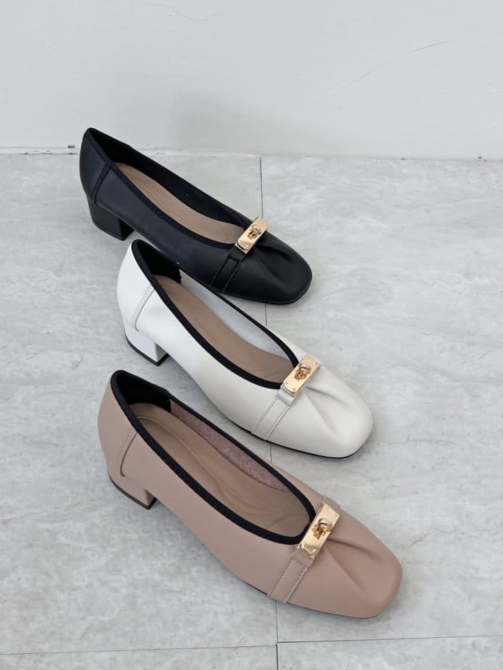 Golden Shoe - Korean Women Fashion - #thatsdarling - 8066 Flats