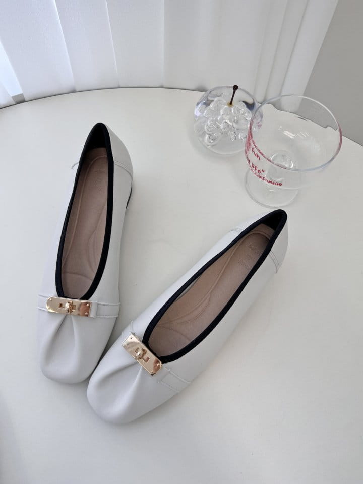 Golden Shoe - Korean Women Fashion - #thelittlethings - 8066 Flats - 2