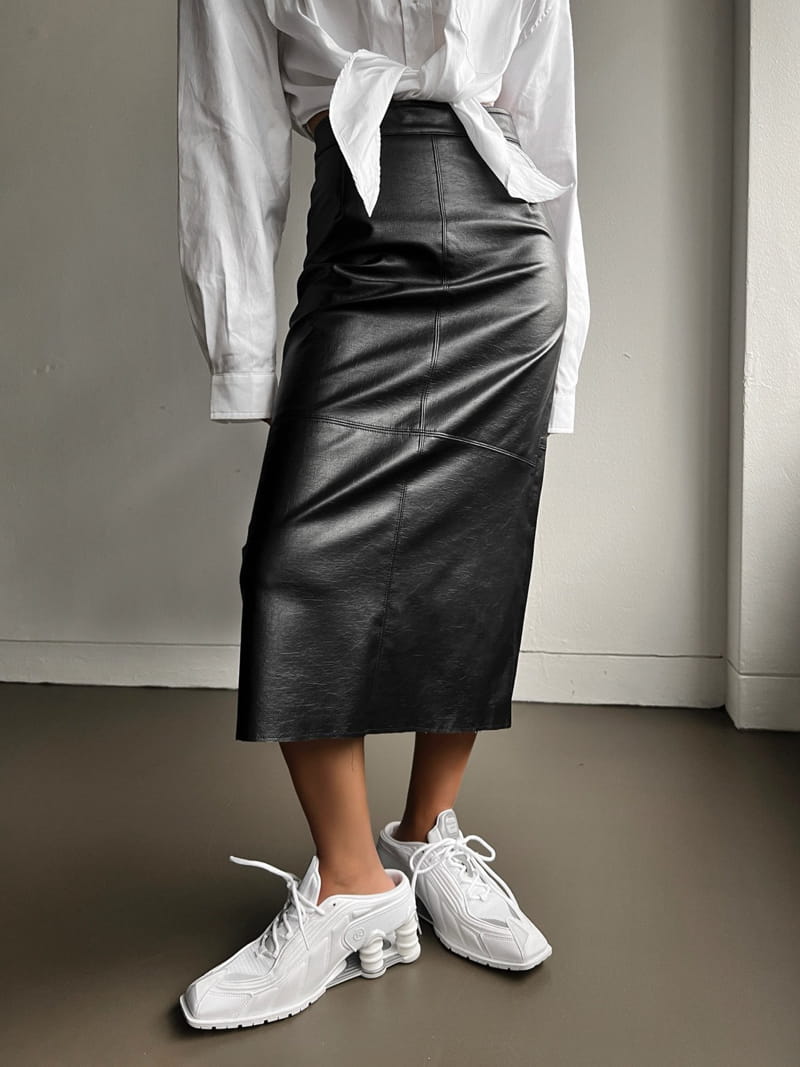 Paper Moon - Korean Women Fashion - #momslook - vegan leather back slit flared skirt - 6