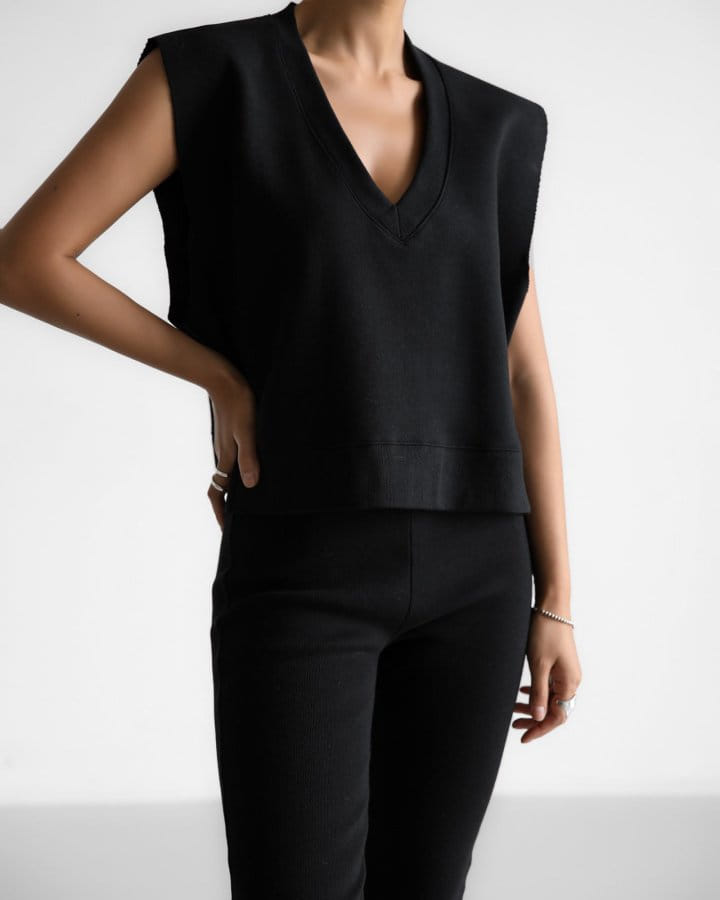 Paper Moon - Korean Women Fashion - #womensfashion - cut out detail cropped V ~ neck vest - 4