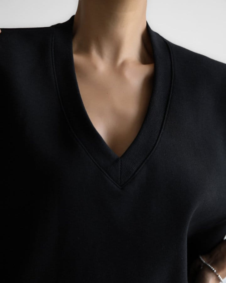 Paper Moon - Korean Women Fashion - #womensfashion - cut out detail cropped V ~ neck vest - 5