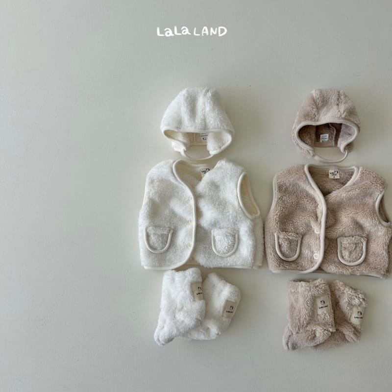 Lalaland - Korean Baby Fashion - #babylifestyle - Bebe Fluffy Button Bonnet - 3