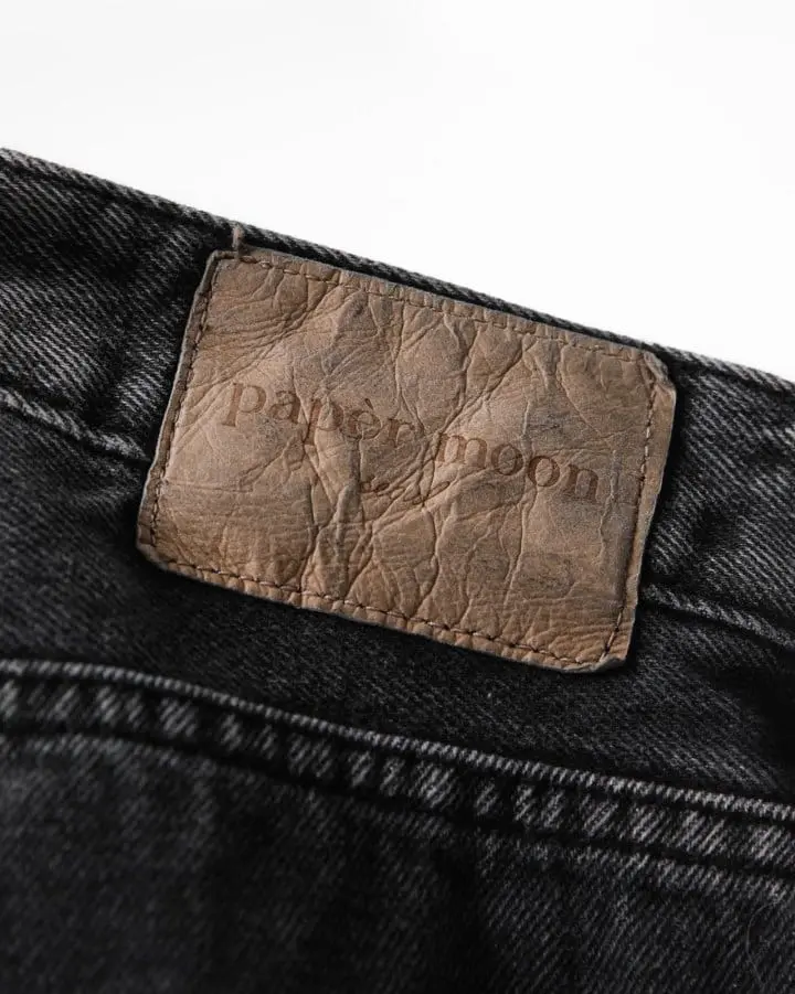 Paper Moon - Korean Women Fashion - #momslook - back split detail washed black straight denim jeans - 10