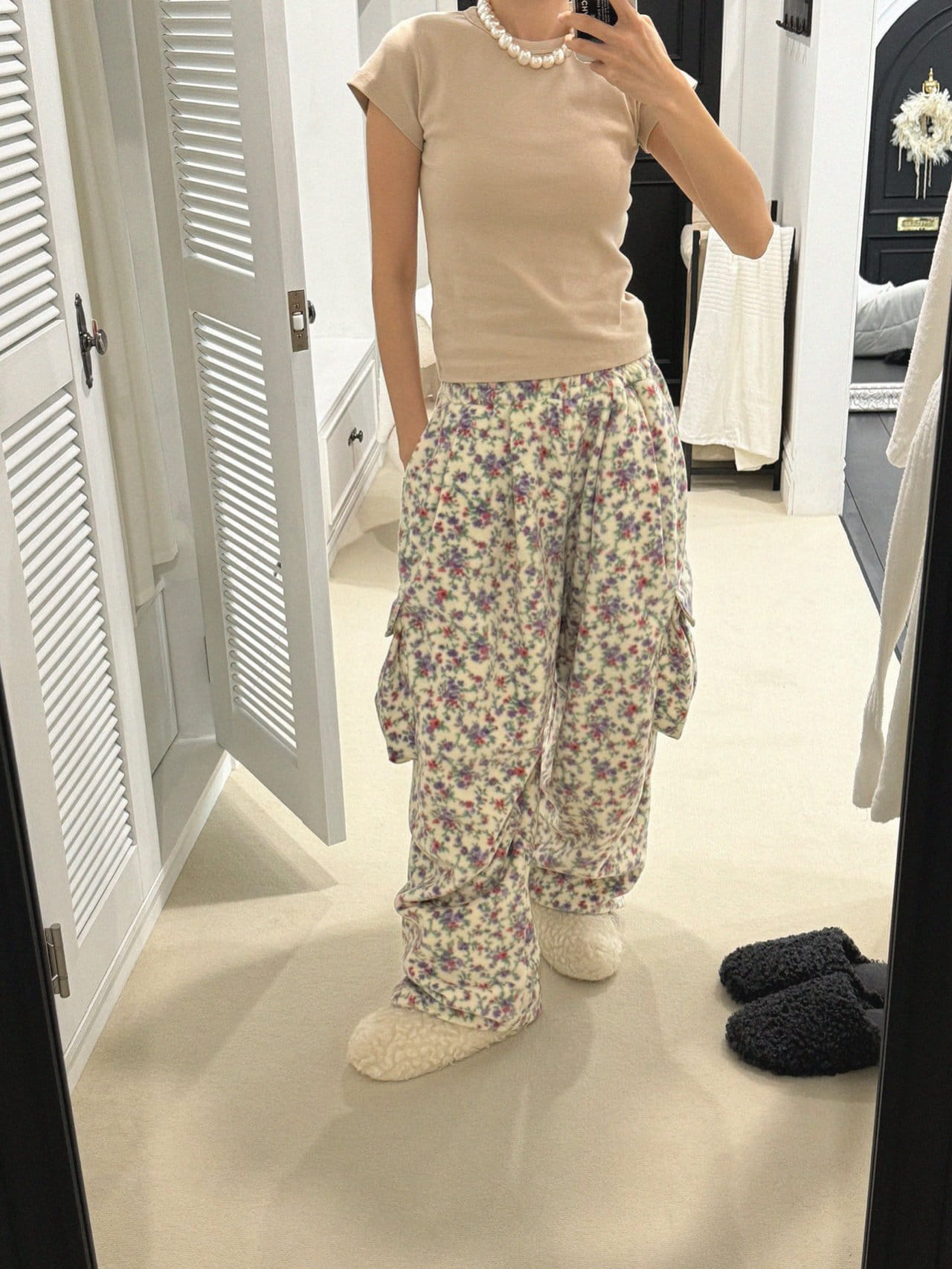 Auver_Fit - Korean Women Fashion - #womensfashion - Fleece Flower Cargo Pants - 10