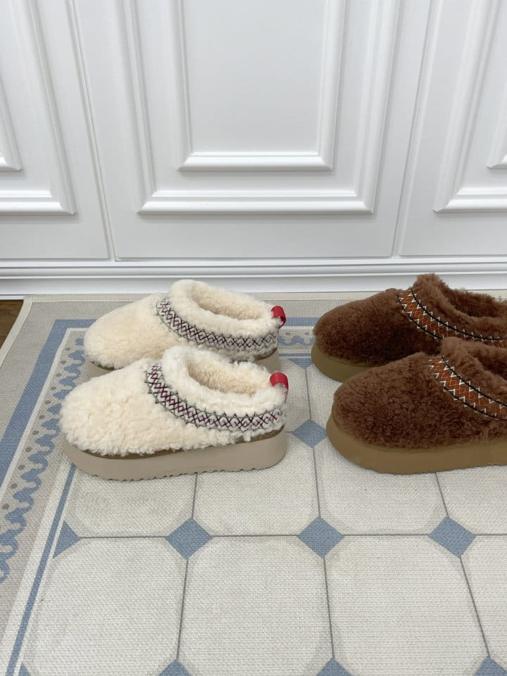 Ssangpa - Korean Women Fashion - #womensfashion - BU 3028 Real Fleece  Slipper & Sandals