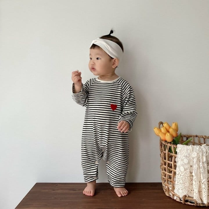 Moran - Korean Baby Fashion - #onlinebabyboutique - Mono Heart Body Suit - 6