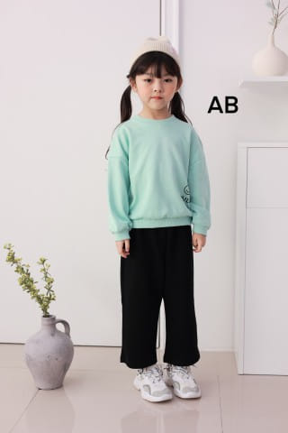 Muy Bien - Korean Children Fashion - #Kfashion4kids - Hello Sweatshirt