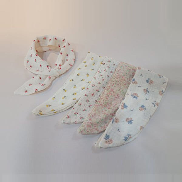 Atree - Korean Baby Fashion - #babyoninstagram - Flower Half Moon Scarf