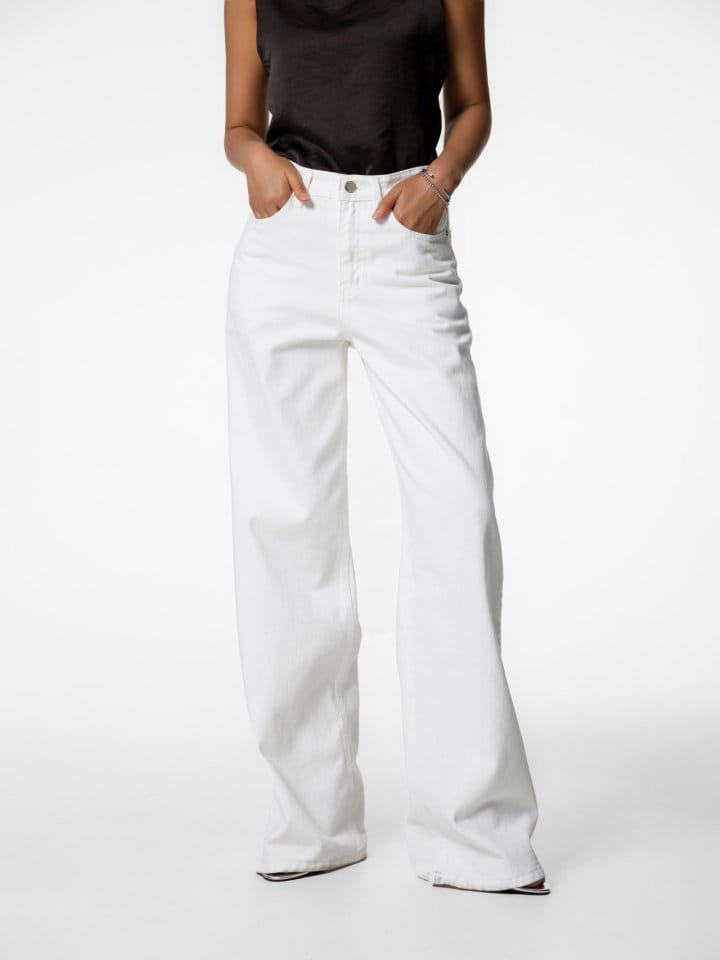 Paper Moon - Korean Women Fashion - #momslook - High Rise Wide Leg White Denim Pants  - 3