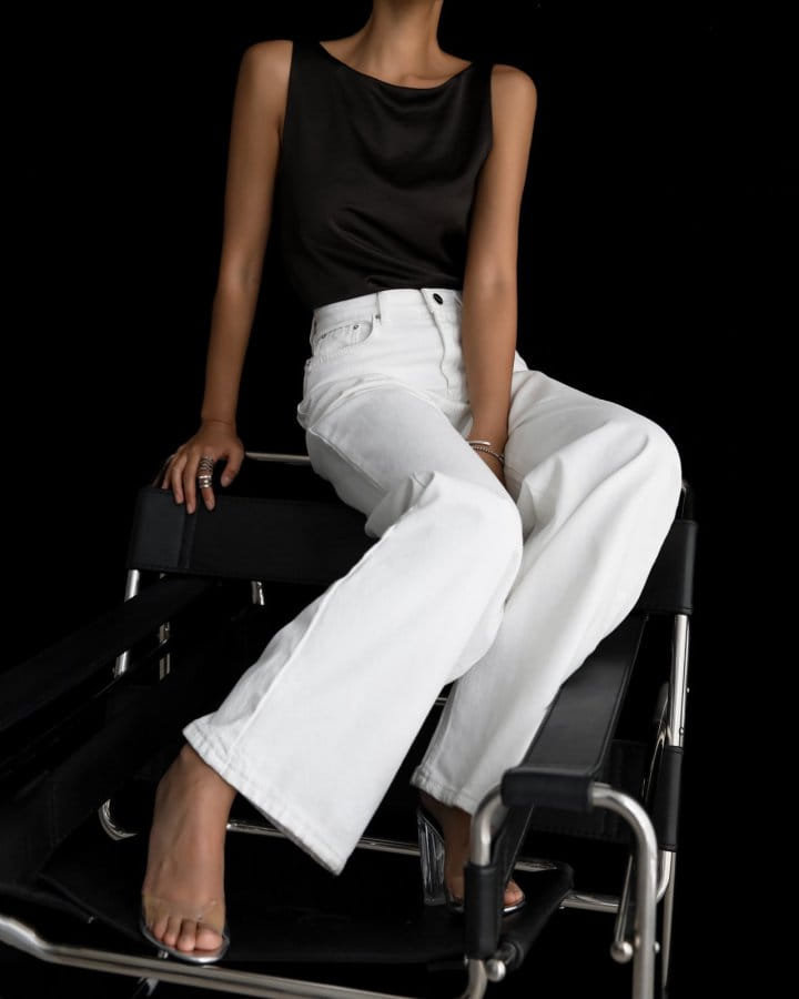 Paper Moon - Korean Women Fashion - #momslook - High Rise Wide Leg White Denim Pants  - 4