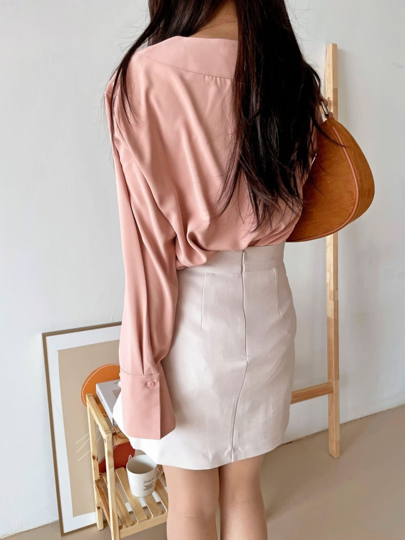 Theggllim - Korean Women Fashion - #momslook - Sei V Neck Blouse - 10