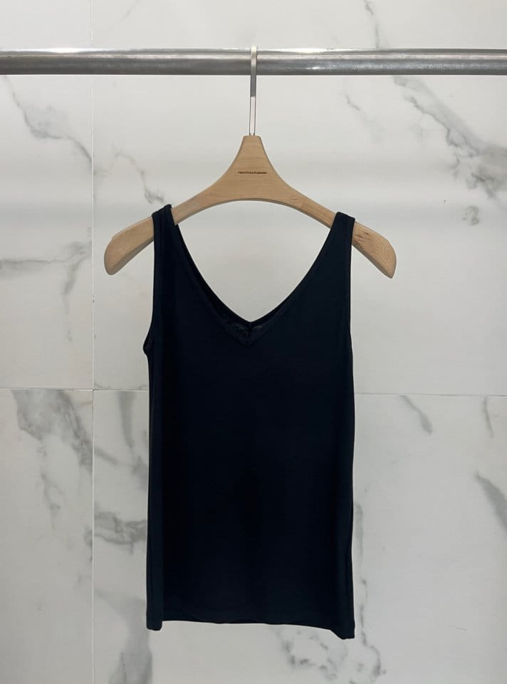 Plushong - Korean Women Fashion - #womensfashion - Gisele Sleeveless Tee - 4