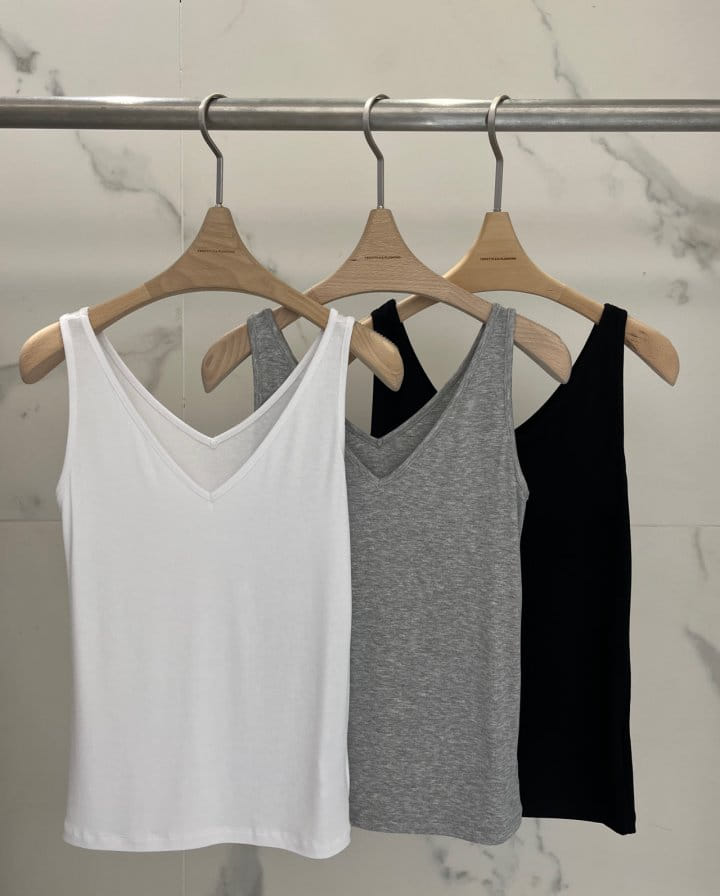 Plushong - Korean Women Fashion - #womensfashion - Gisele Sleeveless Tee