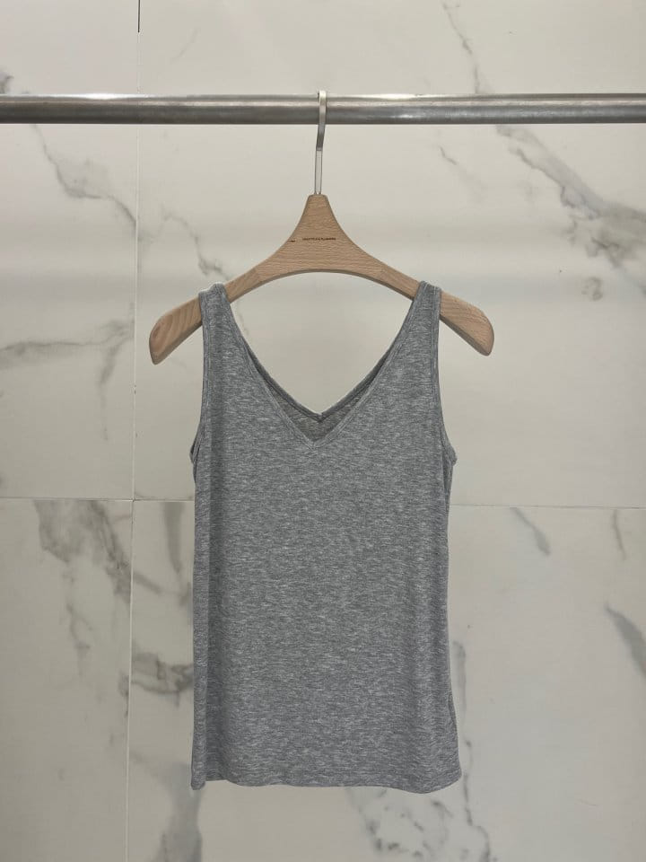 Plushong - Korean Women Fashion - #womensfashion - Gisele Sleeveless Tee - 3