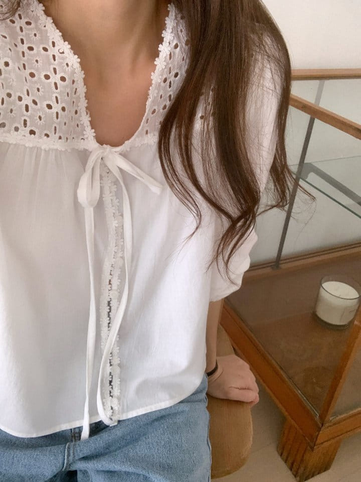 Renouveau - Korean Women Fashion - #thelittlethings - Pole Lace Blouse - 3