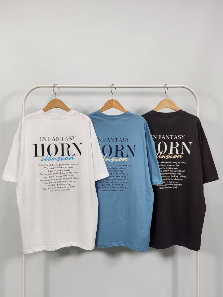 Sienne - Korean Women Fashion - #vintageinspired - Horn Box Short Sleeve Tee - 3