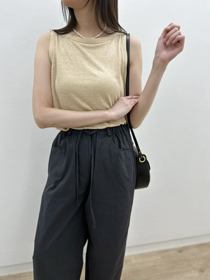 Most - Korean Women Fashion - #momslook - Lips L Sleeveless Tee - 10