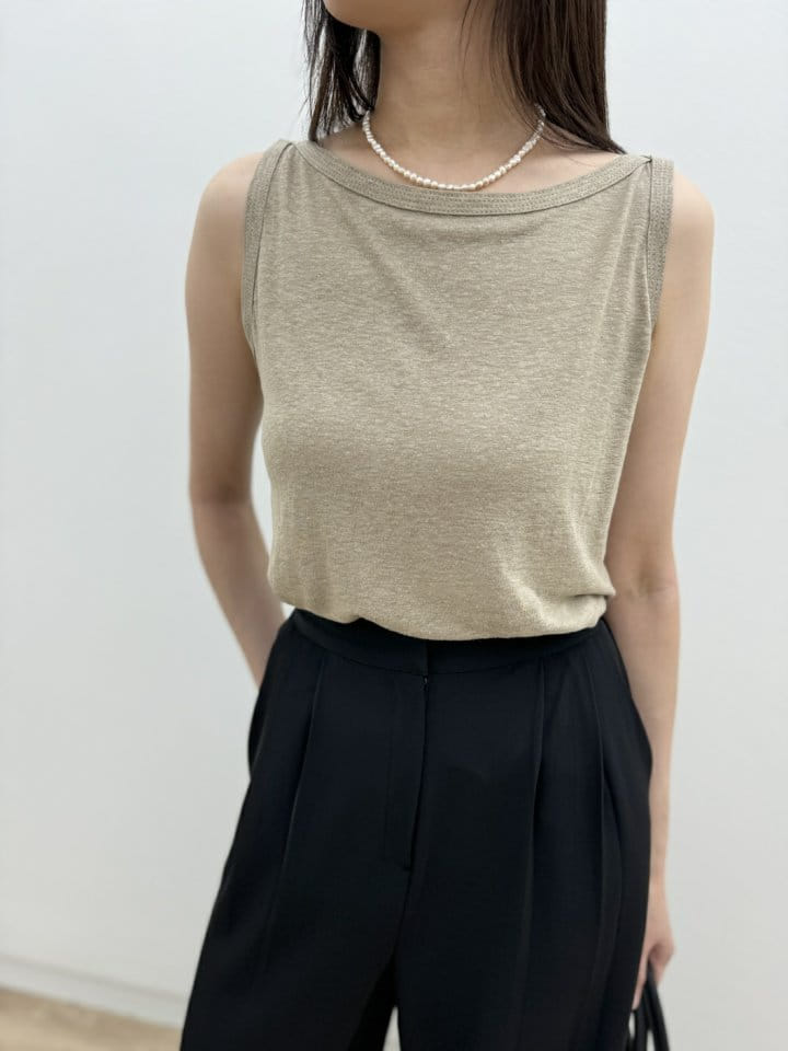 Most - Korean Women Fashion - #womensfashion - Lips L Sleeveless Tee - 4