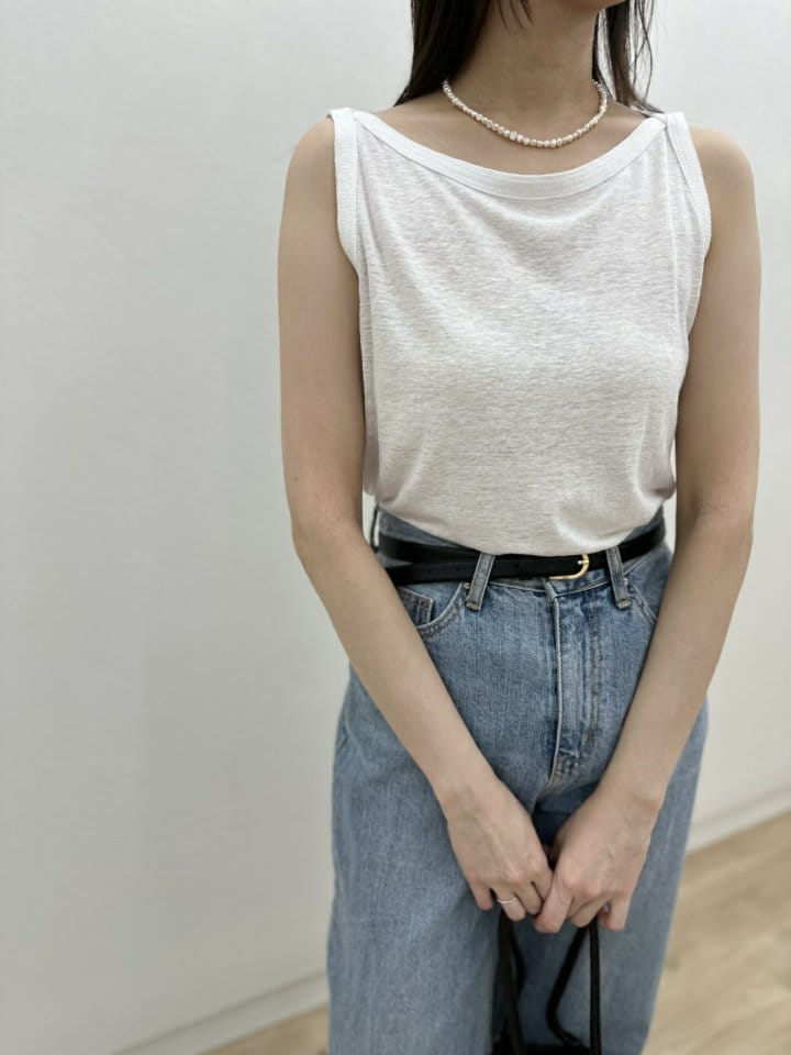 Most - Korean Women Fashion - #momslook - Lips L Sleeveless Tee - 8