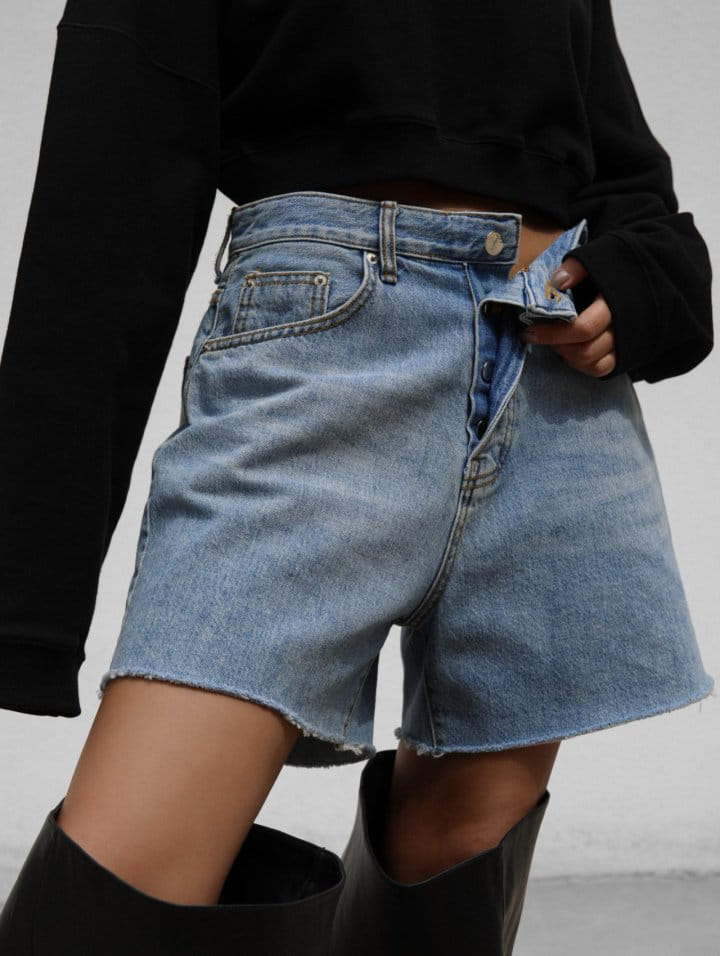 Paper Moon - Korean Women Fashion - #momslook - Cutted Detail Vintage Oversized Denim Shorts - 11