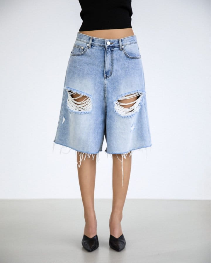 Paper Moon - Korean Women Fashion - #thelittlethings - Destroyed Bermuda Denim Jeans