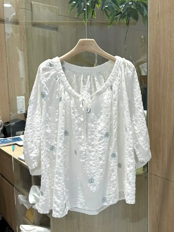 Daisy Embroidery Blouse