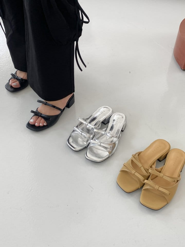 Golden Shoe - Korean Women Fashion - #momslook -  335 Slipper & Sandals