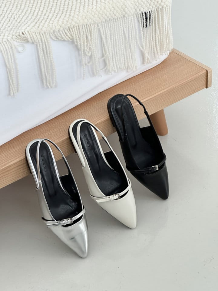 Golden Shoe - Korean Women Fashion - #momslook -  322 Slipper & Sandals