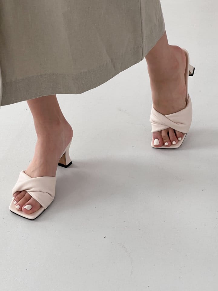 Golden Shoe - Korean Women Fashion - #momslook -  0182 Slipper & Sandals - 11