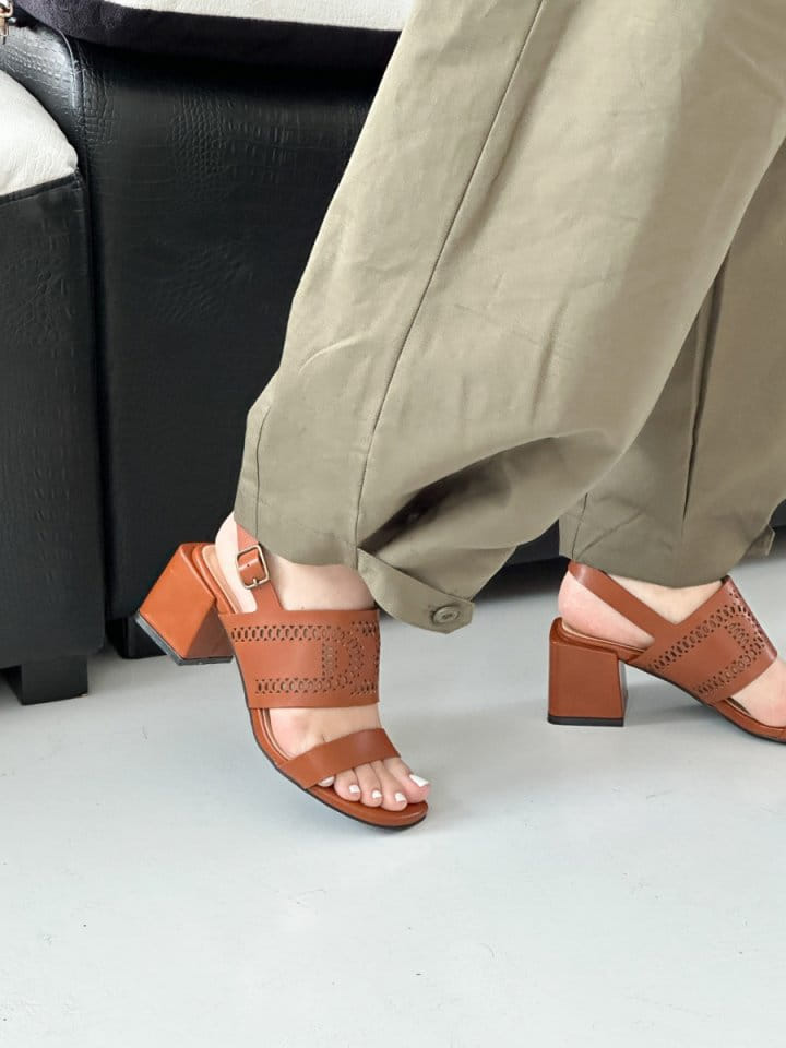 Golden Shoe - Korean Women Fashion - #restrostyle -  324 Slipper & Sandals - 5